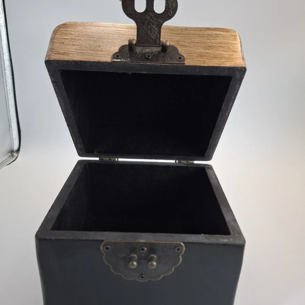 Vintage Style Footed Wooden Jewelry / Trinket Box – Black & Gold Dual Tone 6 In.